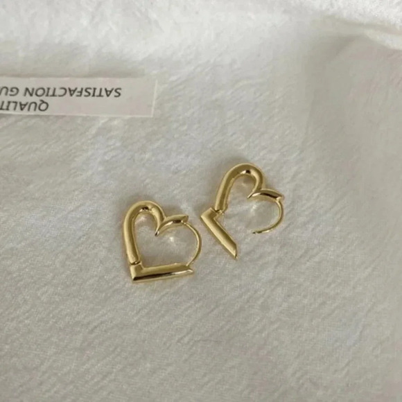 925 Sterling Silver Heart Huggie Earrings (Gold) - Picture 4 of 5